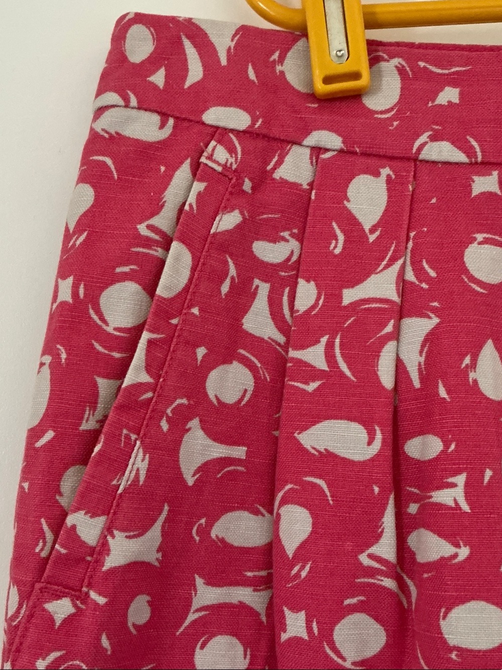 Boden Raspberry Spot-Print Pencil Skirt - Picture 2 of 6